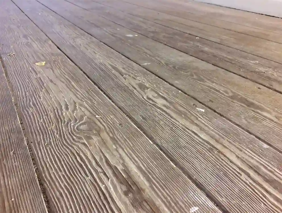 Alte Holzdielen abschleifen